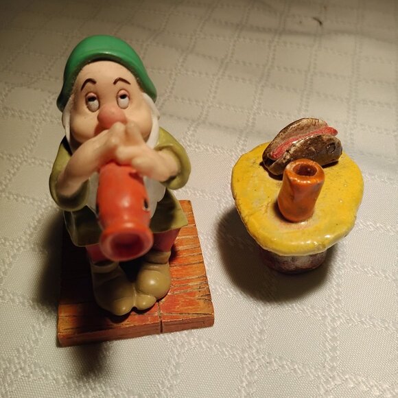 Lot of 2 Items - Snow White's Sleepy & Handmade Ceramic Mushroom Table - Picture 1 of 5